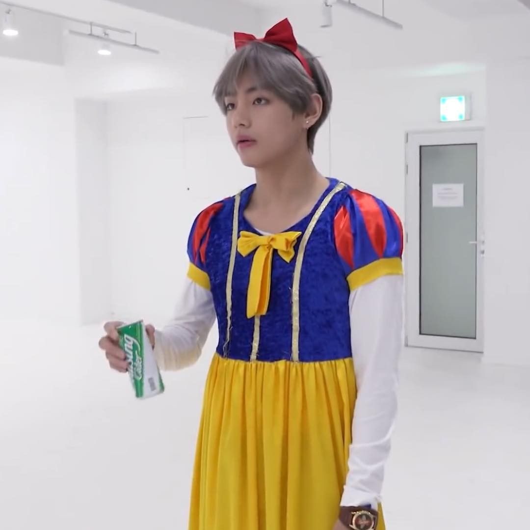 taehyung as snow white