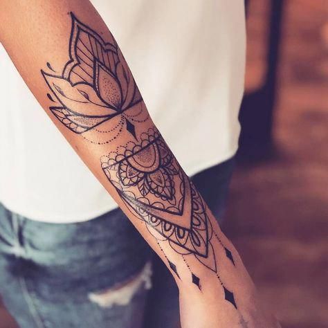 tatuaje mandala brazo chica