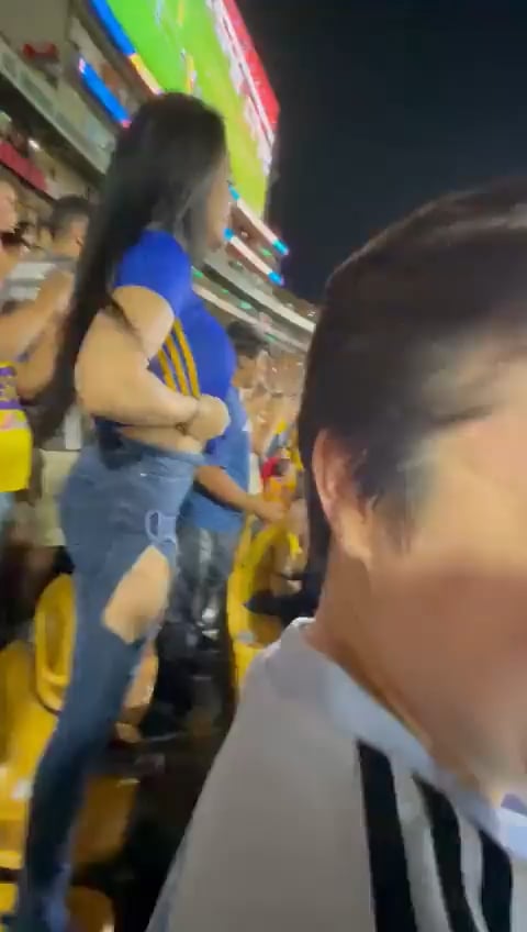 tigres vs pachuca girl video