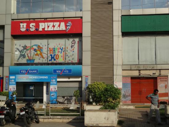 us pizza chandkheda