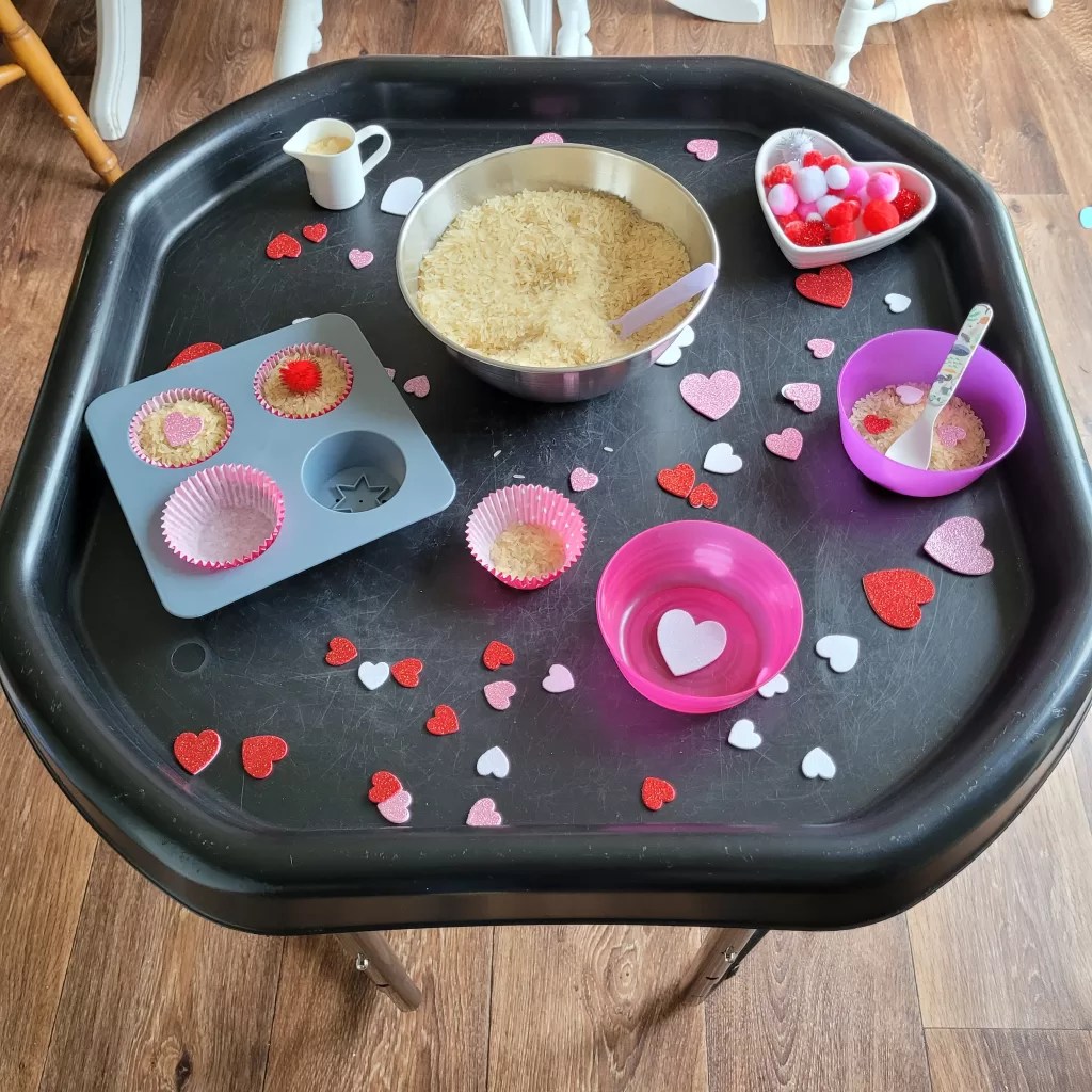 valentines tuff tray