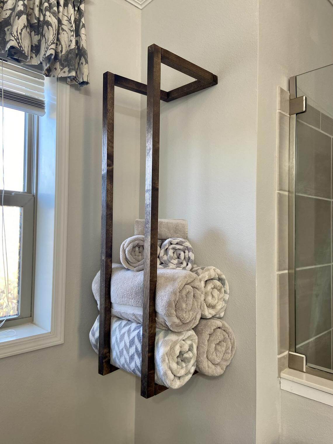 wall storage for towels