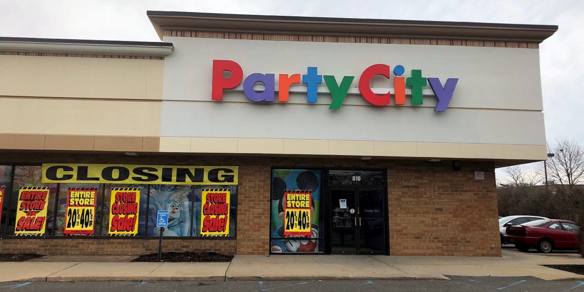 what time dies party city close