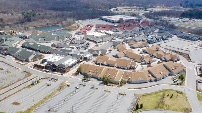 woodbury commons outlet