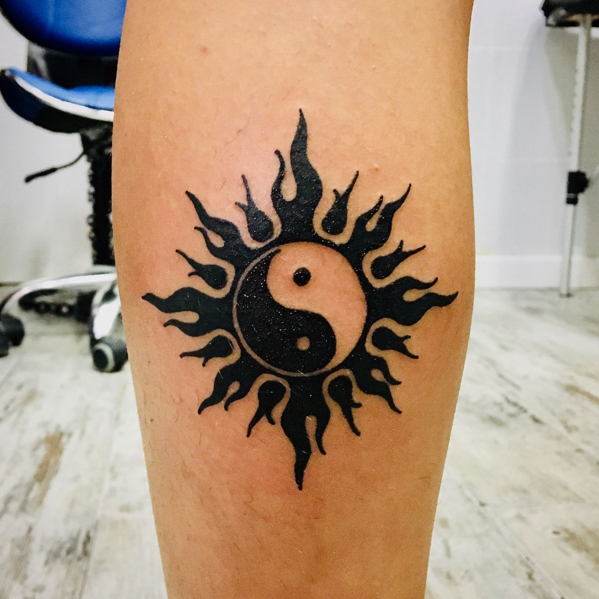 yin yang sol y luna tatuaje